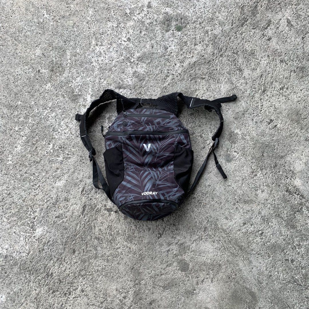 VODRAY Hydration Backpack - Tropical Leaf Print (Category: Backpacks) located in Polangui. Submitted by b0ssl00ts (Listing ID 1446351656, Image 1). Description: - VODRAY hydration backpack - Cool tropical leaf print - Color: Black and dark grey - Adjustable straps for a comfortable fit - Padded back panel for comfort - Multiple pockets for ample storage - Ideal for hiking and cycling adventures.