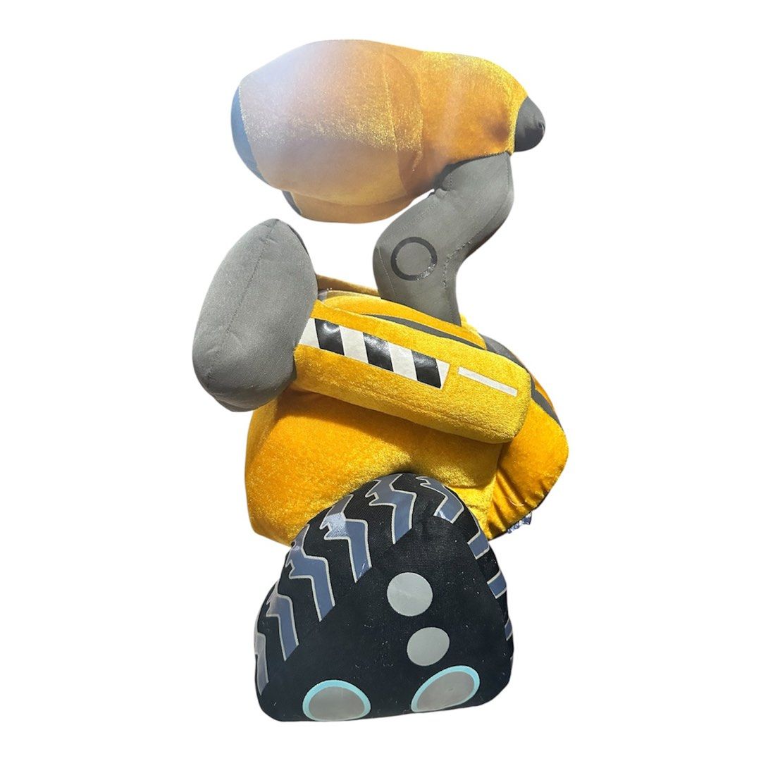 Wall-e Plush Toy (Category: Plushies & Soft Toys) located in Manila. Submitted by sytakayama (Listing ID 1446444073, Image 2). Description: 23 inches.