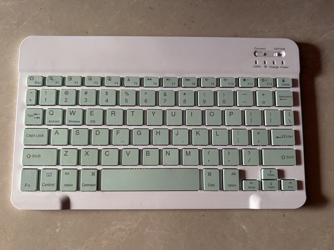 White and Black Bluetooth Keyboard for Tablet/Phone494781583663441920
