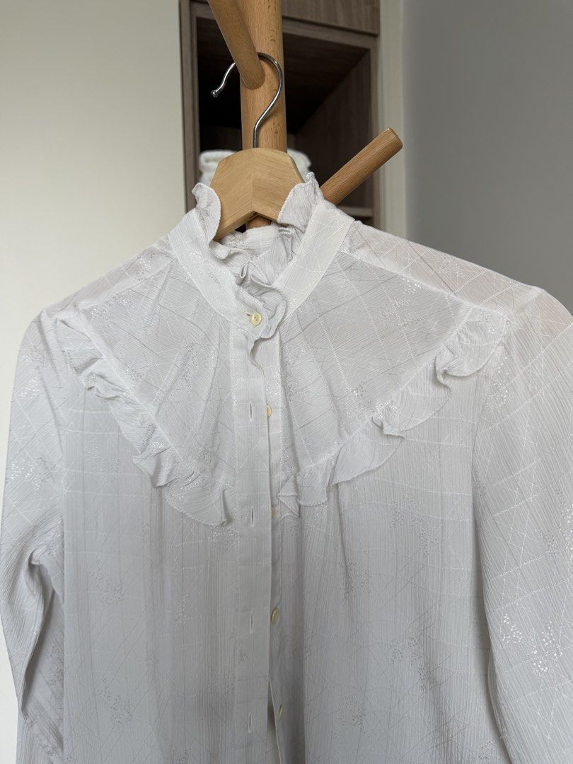 White blouse (Category: Blouses) located in Parit Buntar. Submitted by njlsyfa (Listing ID 1446351559, Image 2). Description: • Feel free to ask me any details about the item • Price is negotiable • Buy more, get cheaper price • Minor defect.