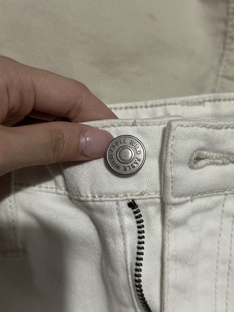 White Denim Shorts with Frayed Hem (Category: Shorts) located in Quezon City. Submitted by fakeacakeu (Listing ID 1446456295, Image 3). Description: Loc 📍: Culiat, QC MOP 💵: GCash, BDO MOD 🚛: Lalamove, GGX, jnt 💌 Lalamove, GGX, Grab (buyer will shoulder shipping fee) .