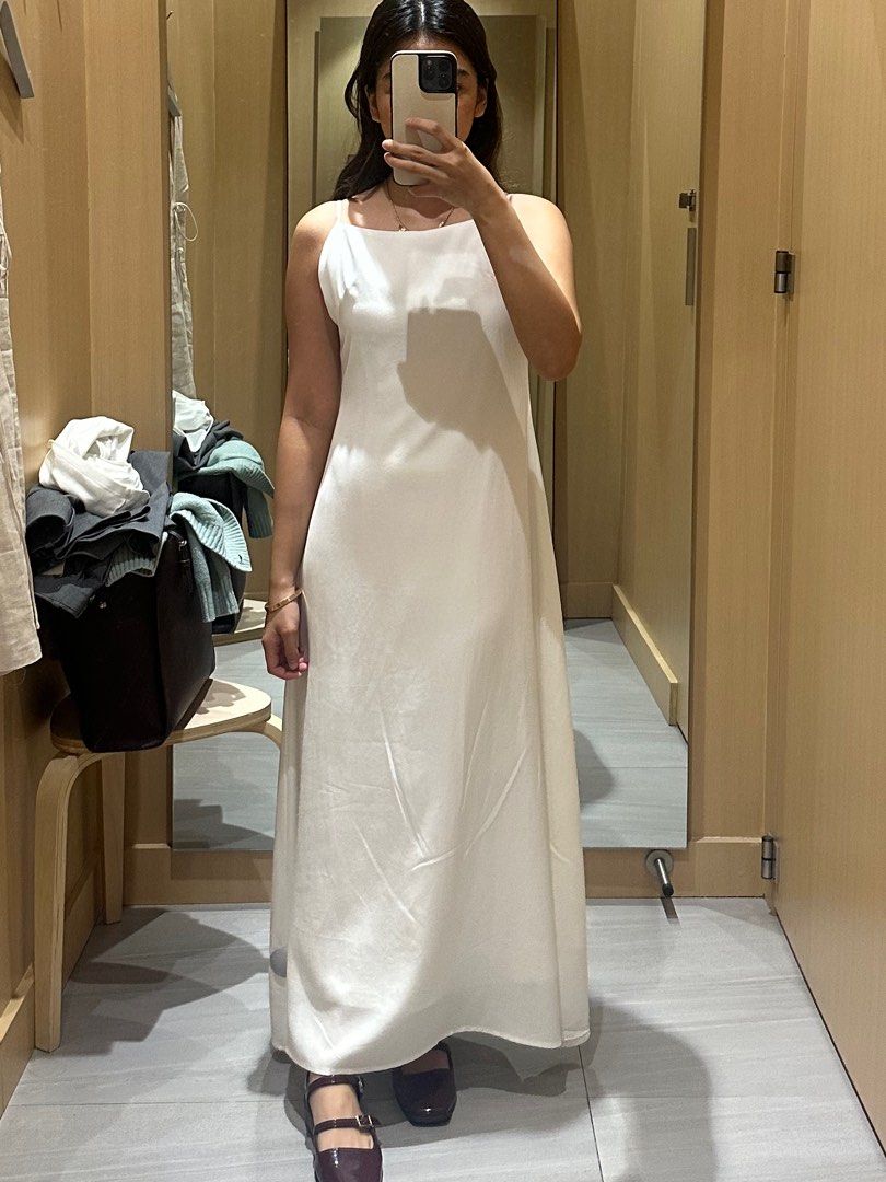 White Linen Maxi Dress (Category: Dresses) located in Manila. Submitted by ag_cleanup (Listing ID 1446346862, Image 2). Description: - got it for 2000+ - worn only twice.