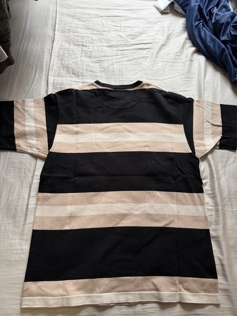 Wtaps tee （分類：T-shirt、恤衫、有領衫）位於 Hong Kong。 由 siu9524 提交（商品編號 1446452949，圖片 4）。簡介： 9成新 少著用 Size:01 新舊如圖 順豐到付優先。