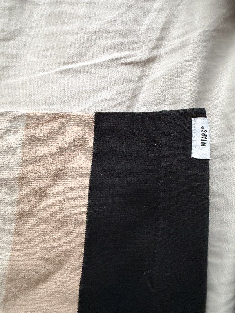 Wtaps tee （分類：T-shirt、恤衫、有領衫）位於 Hong Kong。 由 siu9524 提交（商品編號 1446452949，圖片 3）。簡介： 9成新 少著用 Size:01 新舊如圖 順豐到付優先。