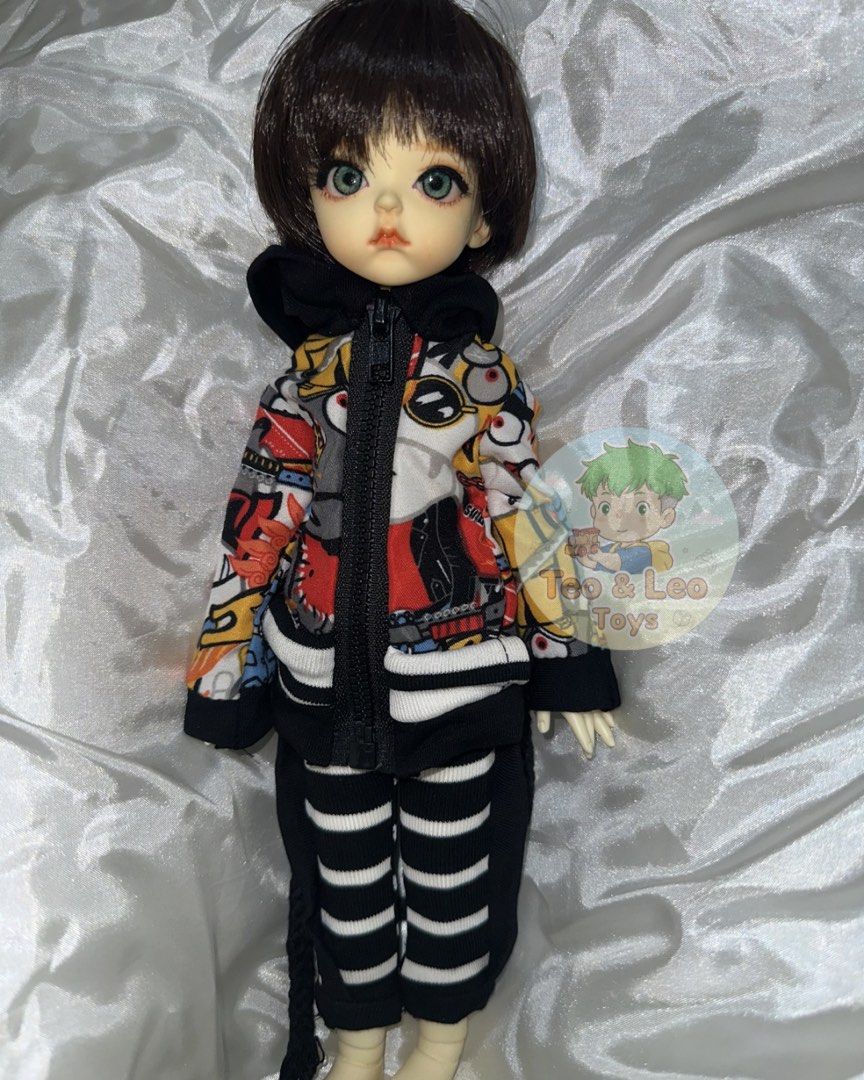 YOSD BJD from Gem of Doll (Authentic) (Category: Figurines & Statues) located in Quezon City. Submitted by tandltoys (Listing ID 1446478063, Image 3). Description: A Beautiful YOSD Ball-Jointed Doll (BJD) from Gem of Doll. - Striking green eyes with detailed makeup - Comes with two wigs: one brown, one silver - Includes several outfits as pictured, including 7 pair of shoes and 1 slippers. - Also includes additional hands and another pair of eyes