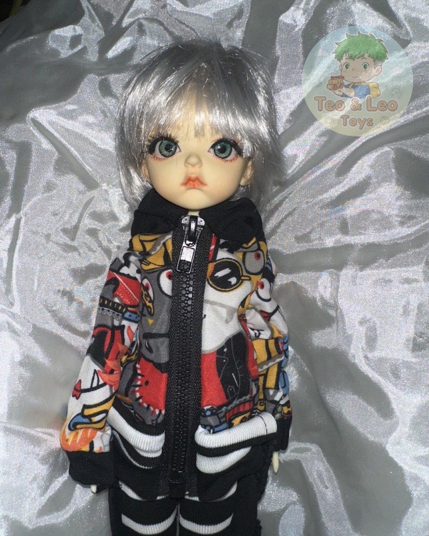 YOSD BJD from Gem of Doll (Authentic) (Category: Figurines & Statues) located in Quezon City. Submitted by tandltoys (Listing ID 1446478063, Image 2). Description: A Beautiful YOSD Ball-Jointed Doll (BJD) from Gem of Doll. - Striking green eyes with detailed makeup - Comes with two wigs: one brown, one silver - Includes several outfits as pictured, including 7 pair of shoes and 1 slippers. - Also includes additional hands and another pair of eyes