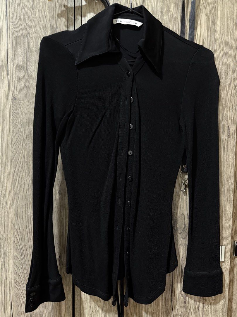 Zara Black Long Sleeve Button Up Shirt (Category: Tshirts & Polo Shirts ) located in Manila. Submitted by nicss09_ (Listing ID 1446513694, Image 2). Description: - Zara black long sleeve shirt - Fitted style - Button-up front with collar - Snap closure at the bottom - Made in Turkey - Size XS.