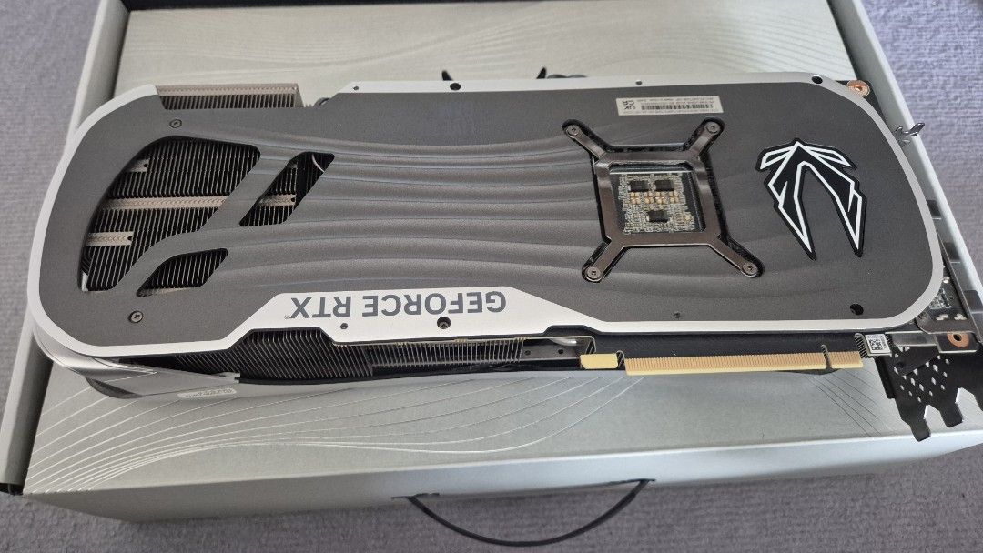 ZOTAC GAMING GeForce RTX 4070 Ti AMP AIRO494641740409088003