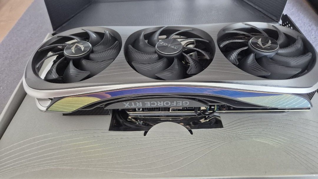 ZOTAC GAMING GeForce RTX 4070 Ti AMP AIRO494641740409088001