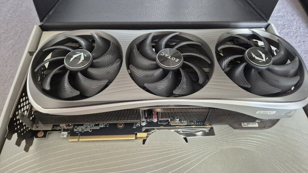 ZOTAC GAMING GeForce RTX 4070 Ti AMP AIRO494641740409088002