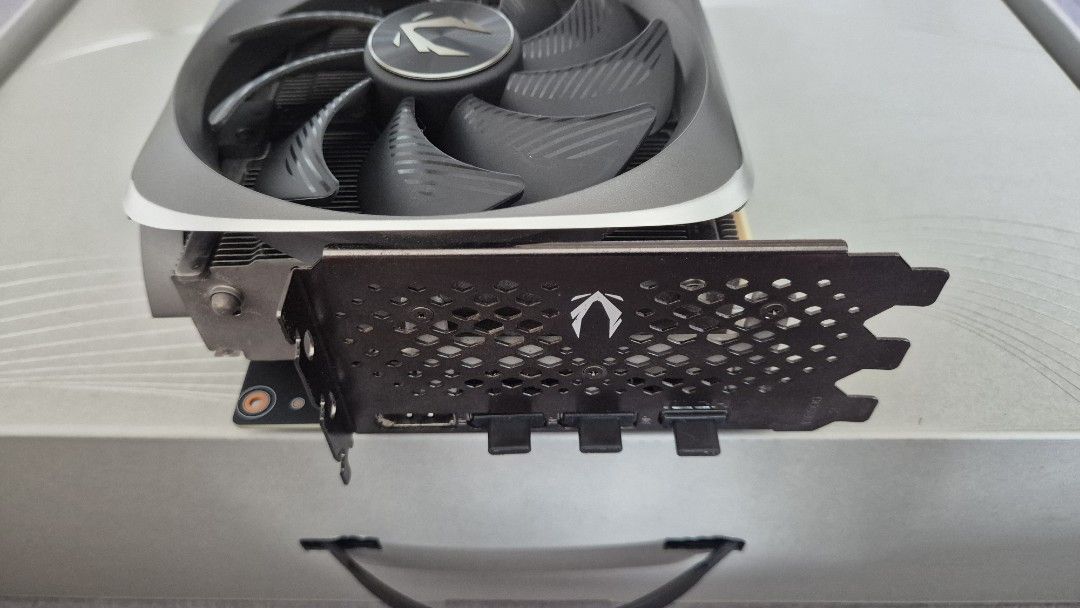 ZOTAC GAMING GeForce RTX 4070 Ti AMP AIRO494641740409088004