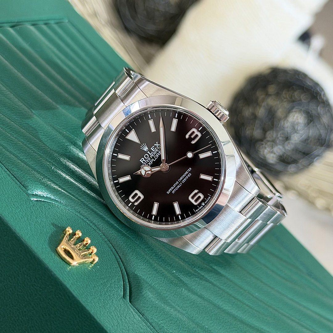 2023 Rolex Explorer 1 40mm Ref 224270 (Category: Men's Watches) located in Paranaque City. Submitted by adom21 (Listing ID 1446624677, Image 2). Description: FOR SALE ⌚️🪹 2023 Rolex Explorer 1 40mm Ref 224270 9.9/10 Like New Condition Foreign AD 2023 International Warranty until 2028 40mm Complete set My Price: P548,000 Negotiable Meetups and viewing by appointment. Open for viewing in greenhills. Facebook & Instagram - Watch Nest PH PM for inqu