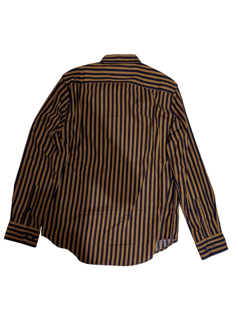 221 Preloved H&M Stripes shirt kuning/emas hitam (Kategori: Atasan) berada di Tangerang. Dikirim oleh preloved_gemss (ID iklan 1446689470, Gambar 3). Deskripsi: 221 Preloved H&M Stripes shirt kuning/emas hitam Size EUR S 170/92A LD 100 cm P 70 cm Bekas pemakaian pribadi.