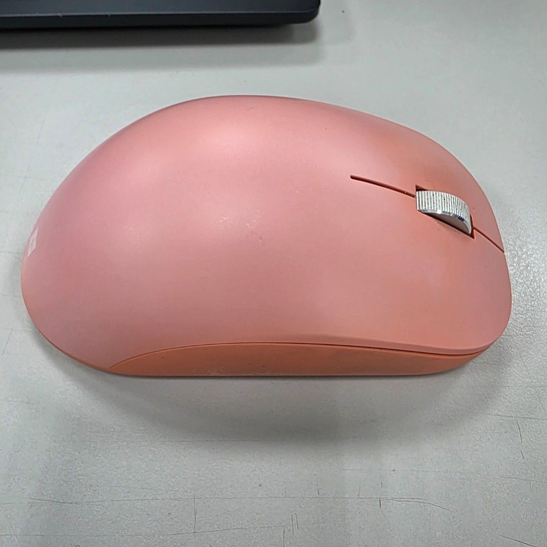 由 reseller542 (刊登 ID 1446577890，圖片 3) 提交，位於 台北市 (Taipei) 的 微軟 Microsoft 藍芽 人體工學滑鼠 蜜桃粉 (類別：電腦滑鼠及相關產品)，說明：微軟 Microsoft 人體工學滑鼠 蜜桃粉 可一次連接三台電腦設備 買給女友用沒幾次，原盒配件都在 台中面交，其餘下單寄出。