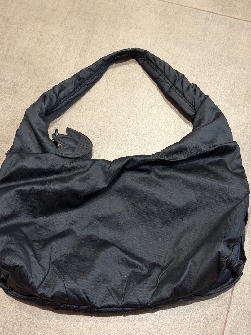 Adidas bag (Category: Shoulder Bags) located in Singapore. Submitted by spreloved666 (Listing ID 1446593708, Image 3). Description: Very light weight bag Convenient to use Nylon material Pm for more .