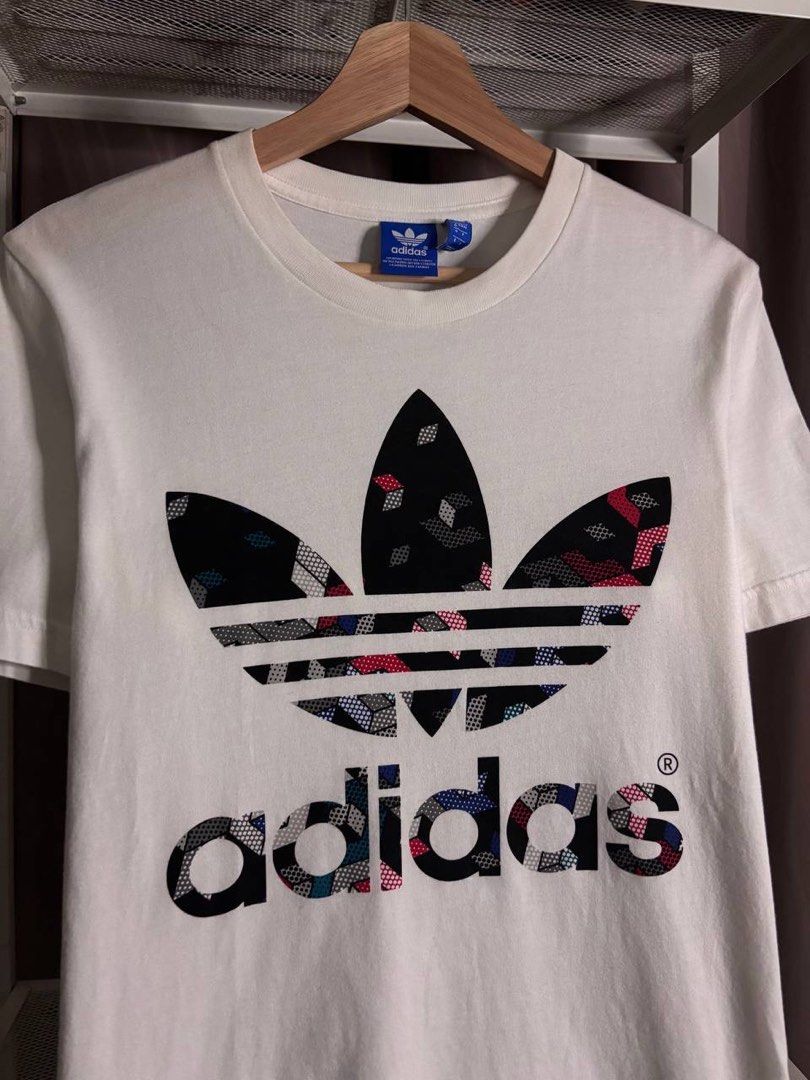 Adidas Trefoil (Category: Tshirts & Polo Shirts) located in Jasin. Submitted by mixx.storeee (Listing ID 1446586472, Image 3). Description: Adidas Trefoil P19.5 / L27 (Size S/M) CONDITION 9 / 10 NO PHONE : 01126277183 If no respond at Carousel after 3 days. Kindly pm us..