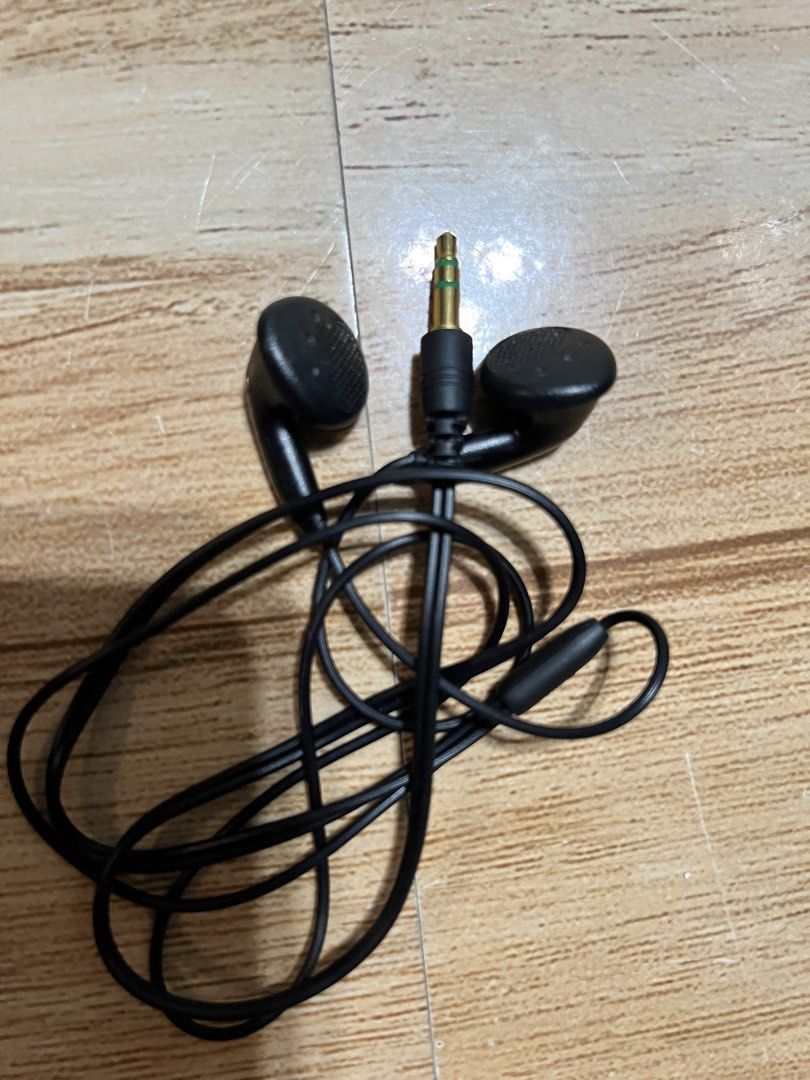 Affordable Sony earphones 😍👌🏻 (Category: Earphones) located in Malolos. Submitted by afford.japan (Listing ID 1446686572, Image 3). Description: Affordable Sony earphones 😍👌🏻.