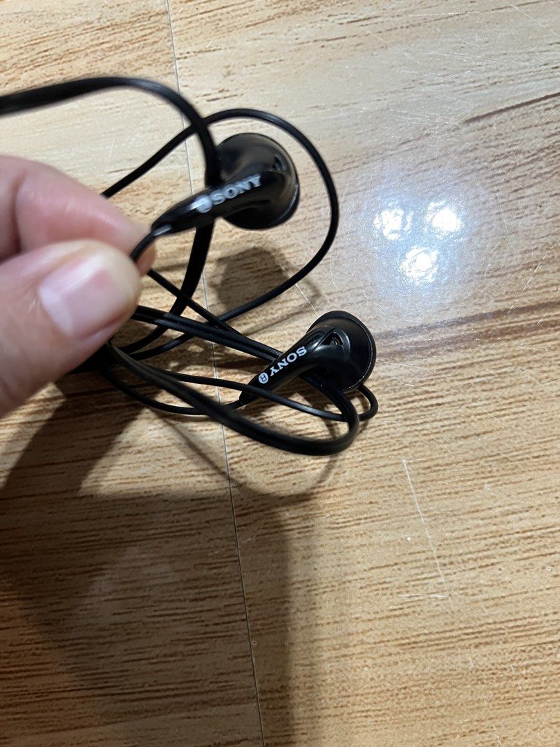 Affordable Sony earphones 😍👌🏻 (Category: Earphones) located in Malolos. Submitted by afford.japan (Listing ID 1446686572, Image 2). Description: Affordable Sony earphones 😍👌🏻.