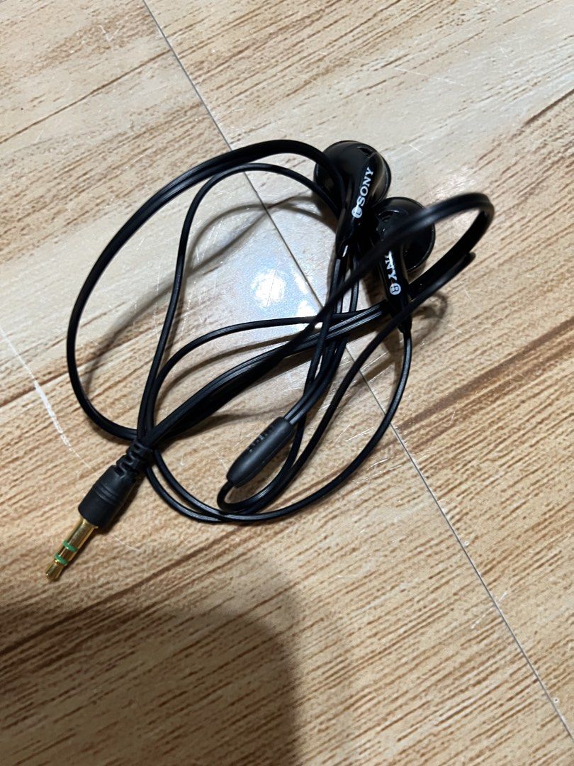 Affordable Sony earphones 😍👌🏻 (Category: Earphones) located in Malolos. Submitted by afford.japan (Listing ID 1446686572, Image 1). Description: Affordable Sony earphones 😍👌🏻.