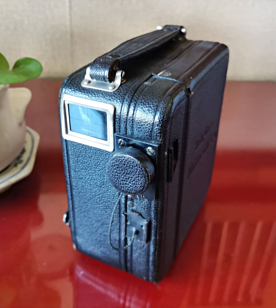 Antique-Pathe France- Baby-Cine-Motocamera Movie Camera - Great Nostalgic Decor (Category: Vintage Collectibles) located in Tanjung Bungah. Submitted by d.vintagecorner (Listing ID 1446674070, Image 3). Description: Available for viewing/self collection/cod at Tanjong Bungah Penang. Free shipping within West Malaysia only. Please view my other stuff at the following link: https://www.carousell.com.my/u/d.vintagecorner/ An old 9.5mm movie camera b