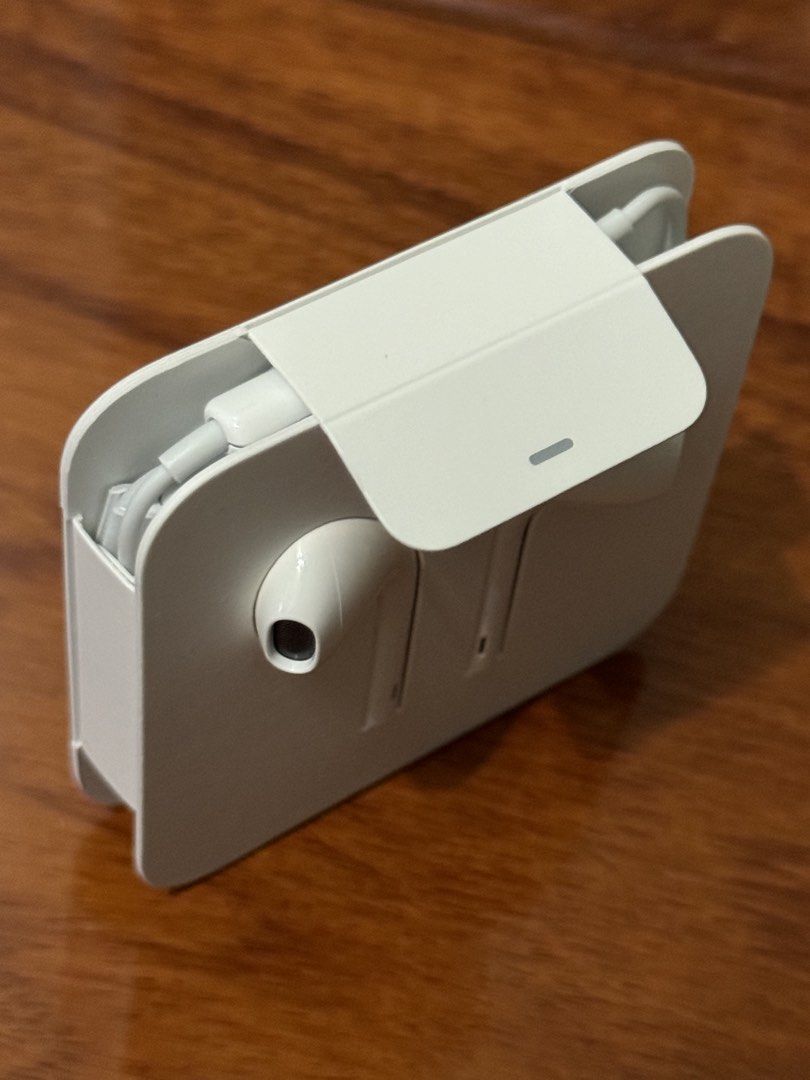 Apple EarPods with Lightning Connector （分類：耳機）位於 Hong Kong。 由 cookmeals 提交（商品編號 1446629457，圖片 2）。簡介： (未開封) Apple iPhone Earphone (Lightning頭耳機) 最後1條 有興趣PM 大圍站交收或順豐。