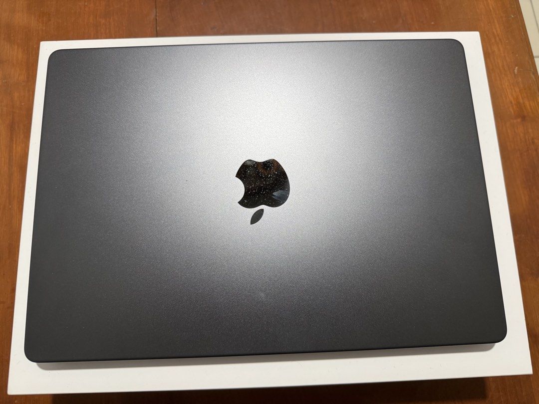 Apple MacBook Pro M5 16/512GB with warranty
