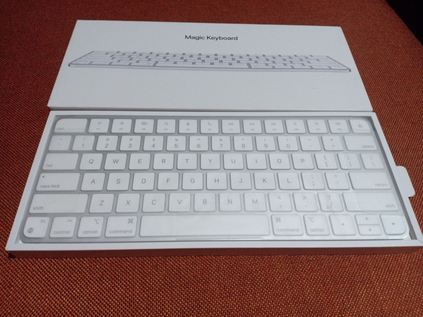Apple Magic Keyboard A2450496052029244067842
