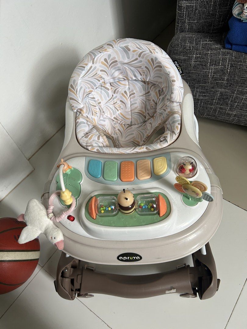 Apruva Walker (Category: Infant Playtime) located in Naga. Submitted by prelovedbyrpibars (Listing ID 1446712685, Image 1). Description: .