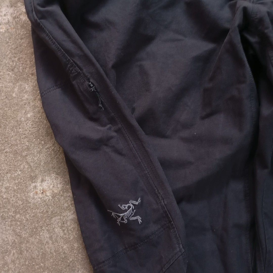 Arc'teryx Hiking Pants (Category: Jeans) located in Calamba. Submitted by doityourselfffff (Listing ID 1446718041, Image 3). Description: Arcteryx hiking pants size 34 very good condition issue: slice on pocket authentic 1680 + sf .