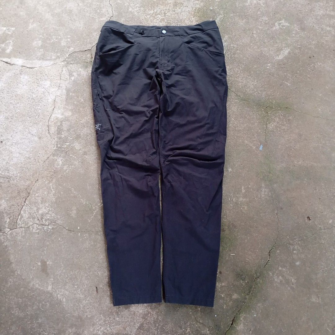 Arc'teryx Hiking Pants (Category: Jeans) located in Calamba. Submitted by doityourselfffff (Listing ID 1446718041, Image 1). Description: Arcteryx hiking pants size 34 very good condition issue: slice on pocket authentic 1680 + sf .