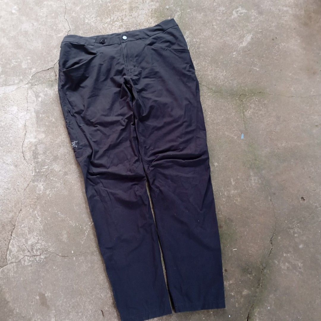 Arc'teryx Hiking Pants (Category: Jeans) located in Calamba. Submitted by doityourselfffff (Listing ID 1446718041, Image 2). Description: Arcteryx hiking pants size 34 very good condition issue: slice on pocket authentic 1680 + sf .