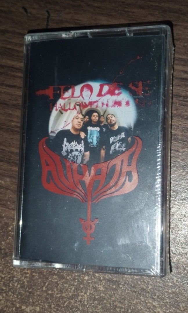 Avhath - Felo de Se/Hallowed Ground Maxi Single (2021) Cassette "Metal, Black Metal, Pure Evil, Berita Angkasa, Rare, Kaset Pita" (Kategori: CD, DVD & Lainnya) berada di Malang. Dikirim oleh SkinoftheScene (ID iklan 1446617772, Gambar 1). Deskripsi: Avhath - Felo de Se/Hallowed Ground (2021) Exclusive Release by Berita Angkasa only Sold 66 pieces in bundle (not individually) Brand New - Rare Collectible diskon = harga nett.