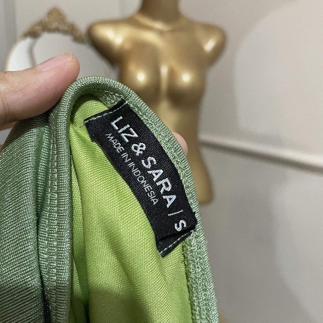 Backless Green Dress (Kategori: Gaun & Rok) berada di Jakarta Selatan. Dikirim oleh shanovate (ID iklan 1446608105, Gambar 3). Deskripsi: Small but fit to medium.