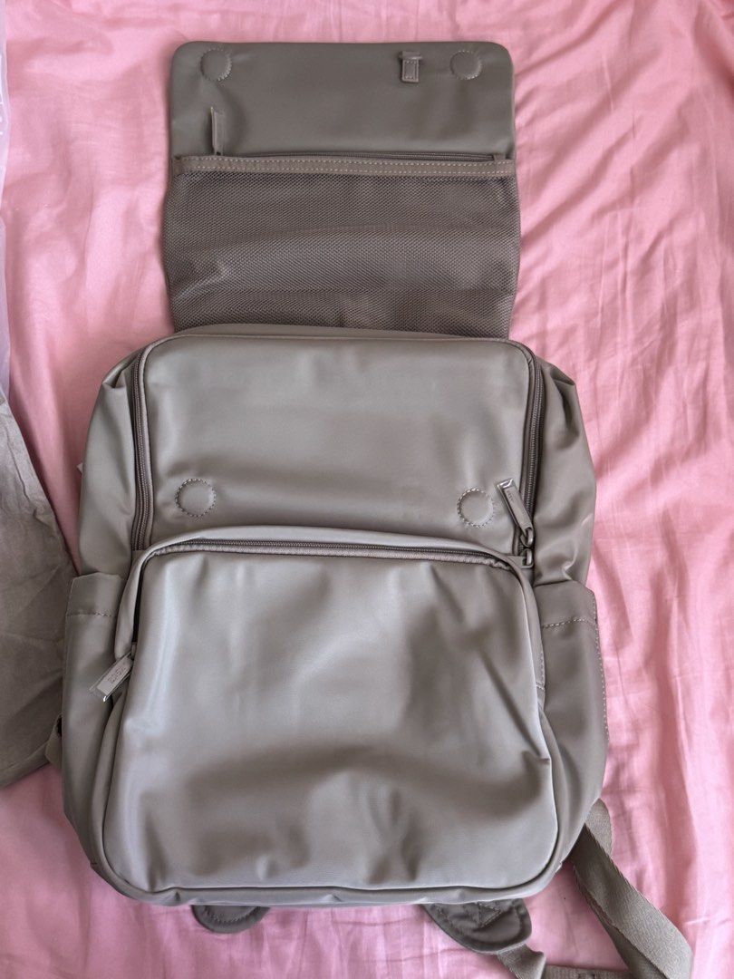 BASH+ Backpack Dune with Dust Bag (Category: Backpacks) located in Manila. Submitted by marco.21 (Listing ID 1446559983, Image 3). Description: -DUNE Color BASH+ backpack - Includes original dust bag - Multiple compartments and pockets for organization - Adjustable straps for a comfortable fit - Clean and simple design - Ideal for everyday use or travel RFS: nagkamali ng order na kulay yung tita ko sya kasi nagorder pref ko kasi yung Terra Color 