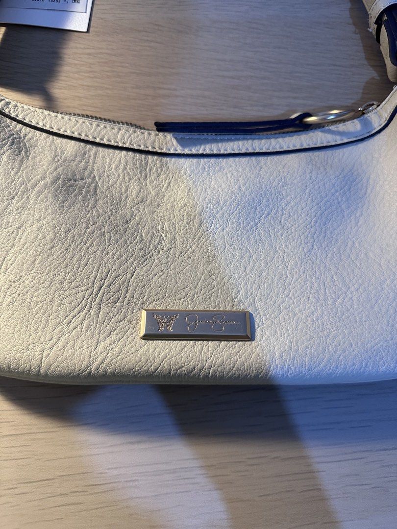 Beige Shoulder Bag (Category: Shoulder Bags) located in Valenzuela. Submitted by sseousinnn (Listing ID 1446669838, Image 2). Description: .