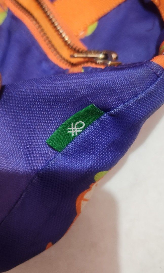 Benetton (Kategori: Tas & Dompet Wanita) berada di Bekasi. Dikirim oleh lemaricantixqu (ID iklan 1446586375, Gambar 3). Deskripsi: logo nya udah kelupas tapi sisanya good condition. enak buat jalan jalan atau buat yg punya anak gadis. tali panjang included boleh nego tipis.