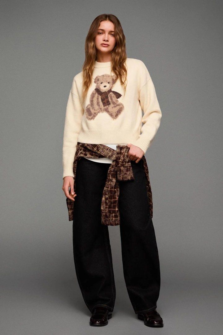BERSHKA Sweater / Pullover (Category: Coats, Jackets and Outerwear) located in Baguio. Submitted by alwaysdeclutter1ng (Listing ID 1446634513, Image 3). Description: Used once during our hk trip Bought for 2k.