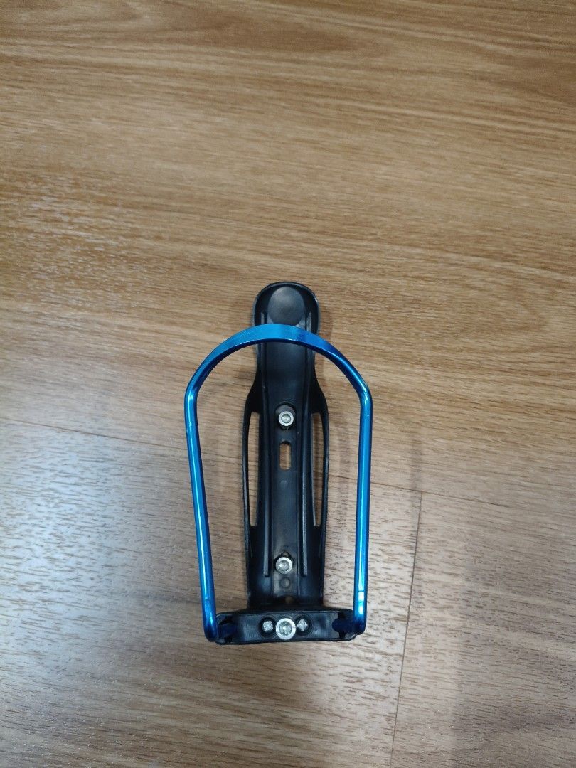 Bicycle bottle rack (Category: Everything Else) located in Singapore. Submitted by hwfi7321 (Listing ID 1446667708, Image 1). Description: Adjustable bicycle bottle rack. Collection at Ang Mo kio area. .