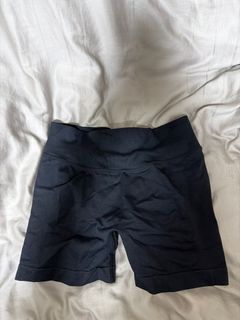 (Category: ) located in . Submitted by clearmywardrobiwe (Listing ID 1446707435, Image 1). Description: .