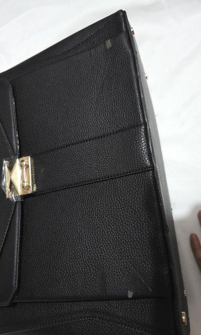 Black Handbag with 3 compartment can fit laptop (Category: Tote Bags) located in Malabon City. Submitted by shopbargainph (Listing ID 1446572066, Image 2). Description: black Handbag can fit laptop stored but never used with 3 compartments, front and 2 middle compartmnet see photos for condition.