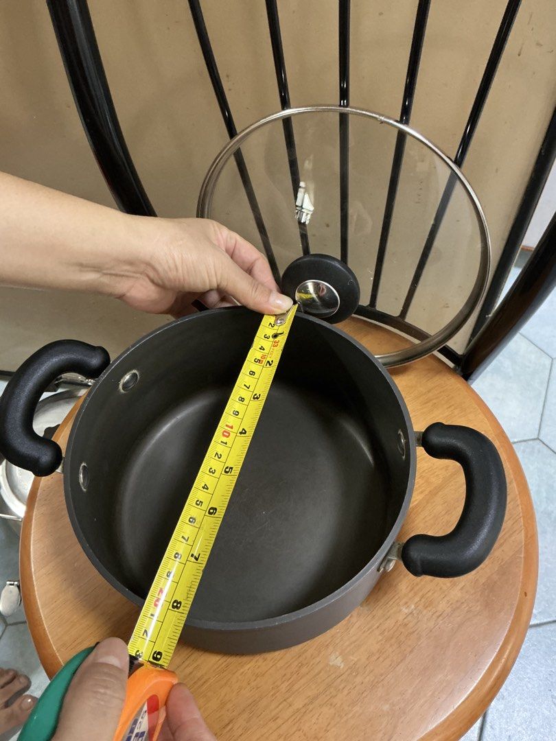 Black Pot with Glass Lid496109794069073921