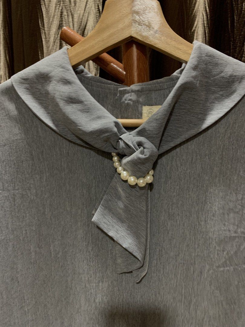 Blouse (Category: Blouses) located in Kuala Lumpur. Submitted by prelovedbynsfn (Listing ID 1446615839, Image 3). Description: Measurement Bahu: 16.5 inch Dada: 22 inch Labuh 26 inch.