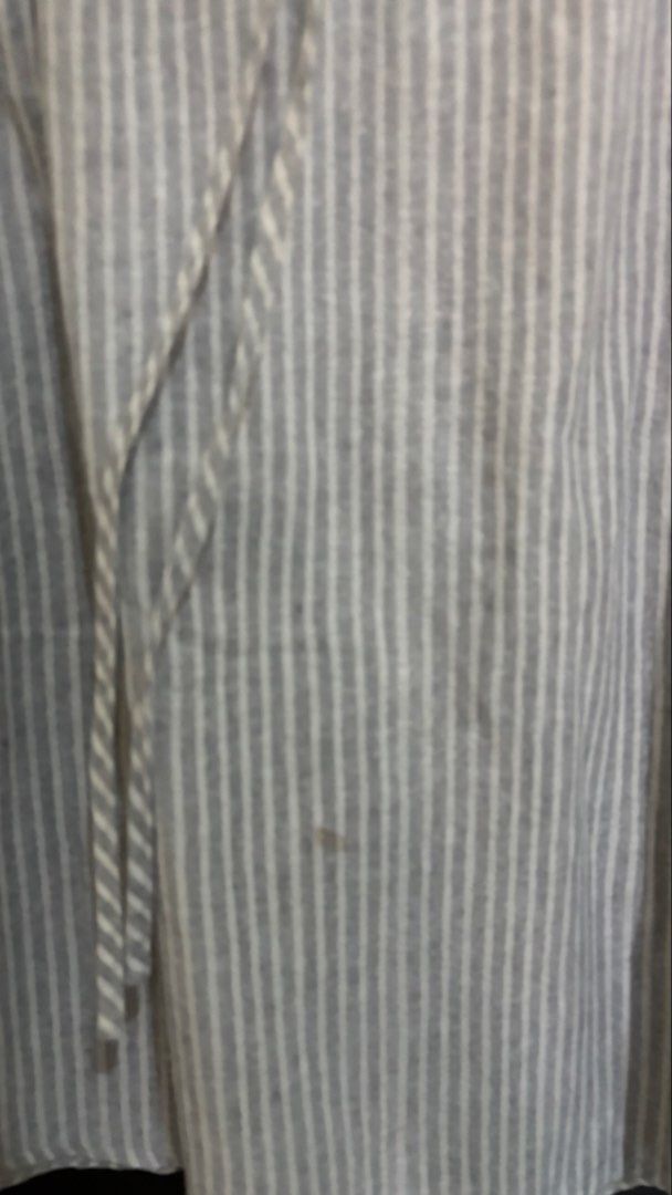 Blouse Wanita in Grey Unbranded No Brand (Not Uniqlo, HnM, Zara, Stradivarius) (Kategori: Atasan) berada di Jakarta Pusat. Dikirim oleh natshams (ID iklan 1446623655, Gambar 2). Deskripsi: .