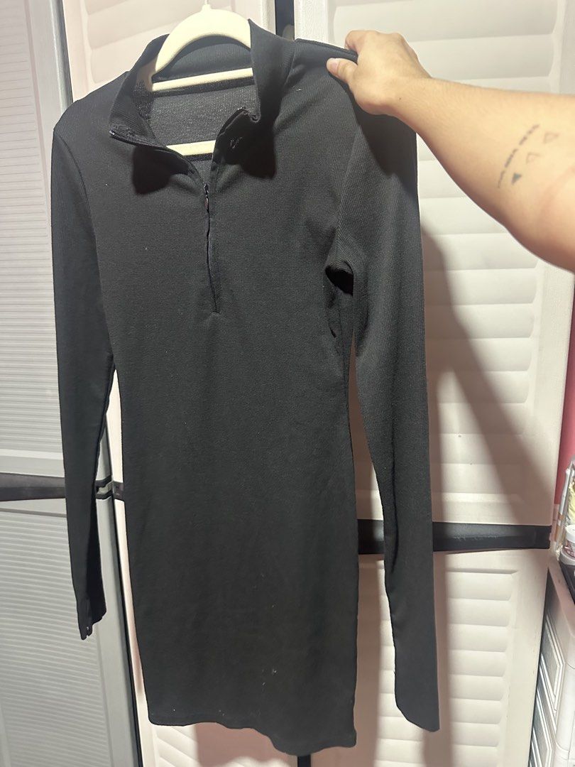 Bodycon w/ zipper dress (Category: Dresses) located in Manila. Submitted by sabsaab (Listing ID 1446606869, Image 1). Description: Small-Medium Body hugging.