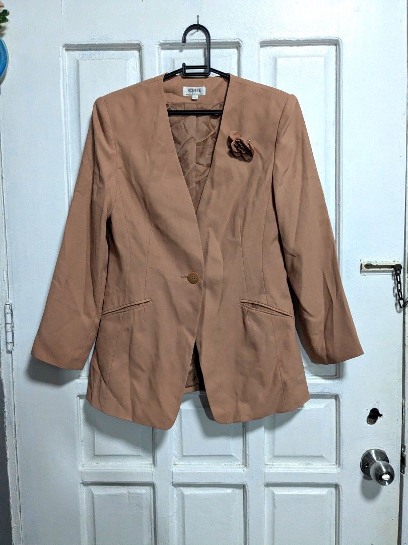 Bontte Creation Women's Office coordinates.set (Category: Sets or Coordinates) located in Quezon City. Submitted by nnncorner (Listing ID 1446714297, Image 2). Description: Bontte Creation Women's Office Coordinate Set sold as set Top LxW 20*17 inches Blazer LengthxWidthxSleeves 28*17*22 Skirt Waistline 28 inches Length 24 inches ideally for medium 9/10 condition no issues wrinkled due to storage, platsahin nyo nalang maganda pa yan e. 890.
