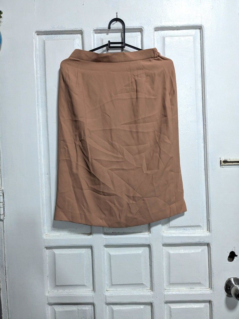 Bontte Creation Women's Office coordinates.set (Category: Sets or Coordinates) located in Quezon City. Submitted by nnncorner (Listing ID 1446714297, Image 3). Description: Bontte Creation Women's Office Coordinate Set sold as set Top LxW 20*17 inches Blazer LengthxWidthxSleeves 28*17*22 Skirt Waistline 28 inches Length 24 inches ideally for medium 9/10 condition no issues wrinkled due to storage, platsahin nyo nalang maganda pa yan e. 890.