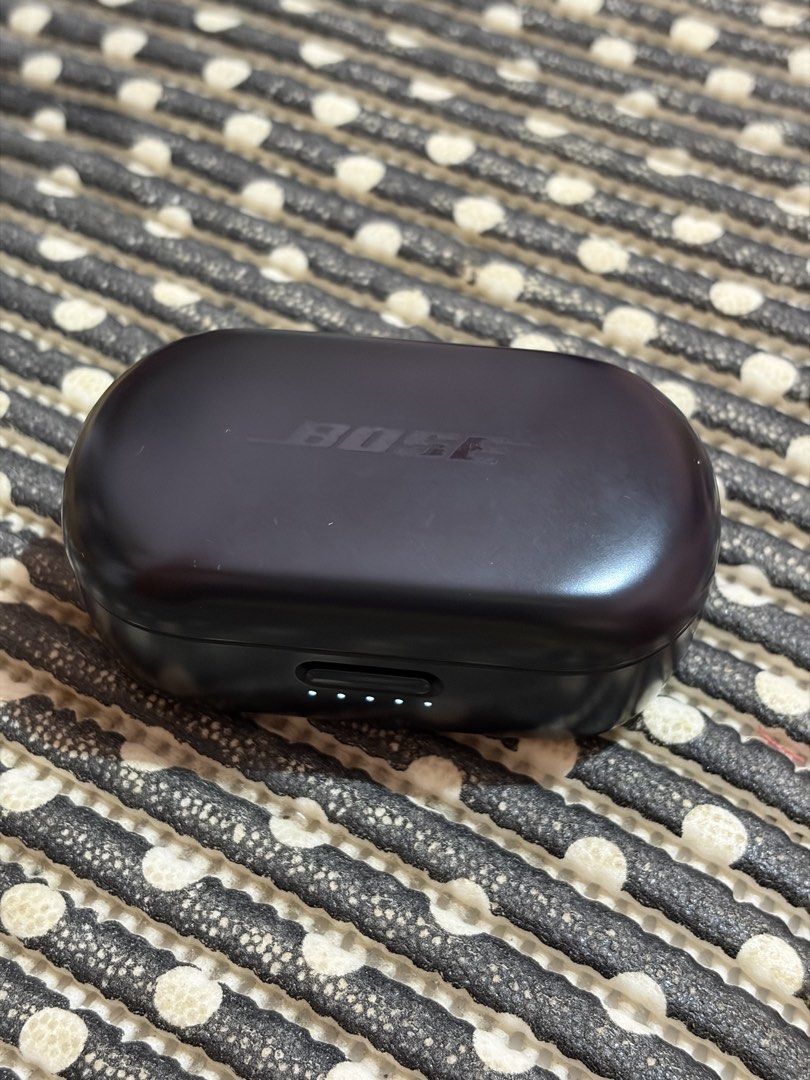 Bose QC 1 Earbuds charging case only(black) (Category: Earphones) located in Dasmarinas. Submitted by markusi22 (Listing ID 1446667084, Image 2). Description: .