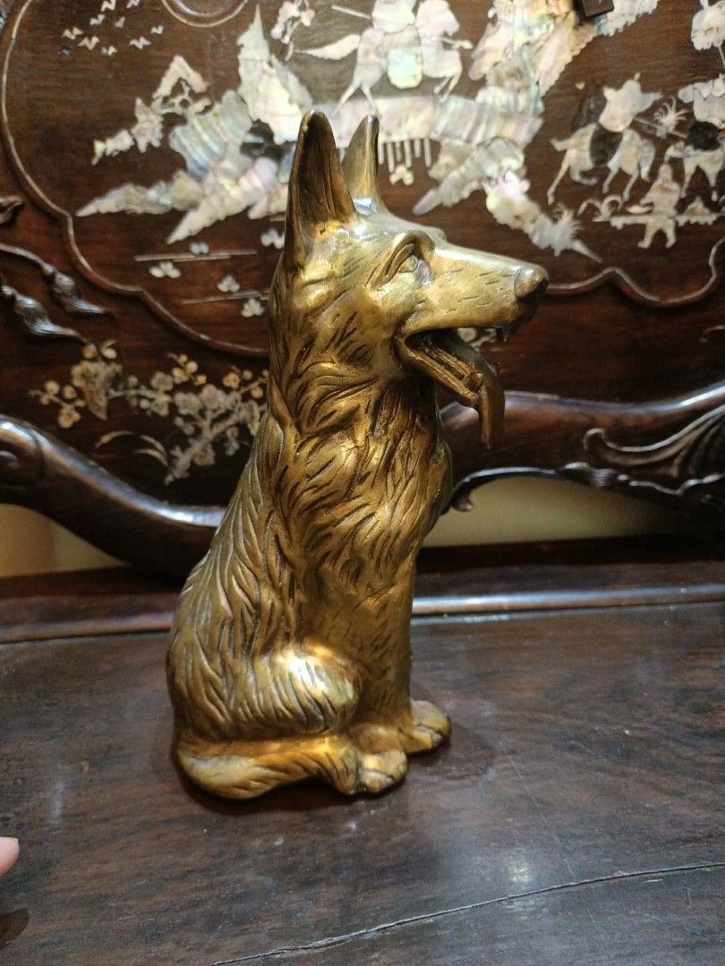 Brass fog statue display (Category: Vintage Collectibles) located in Manila. Submitted by kurukutuk (Listing ID 1446693088, Image 2). Description: brass dog statue display 10 x 5 inches HxL made of brass.