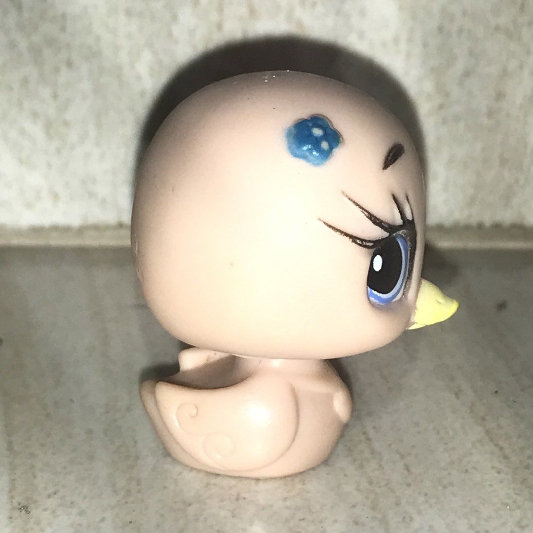 Bratz Little Angelz Swan (Category: Kids Toys) located in San Mateo. Submitted by chins_collectibles (Listing ID 1446598061, Image 2). Description: .