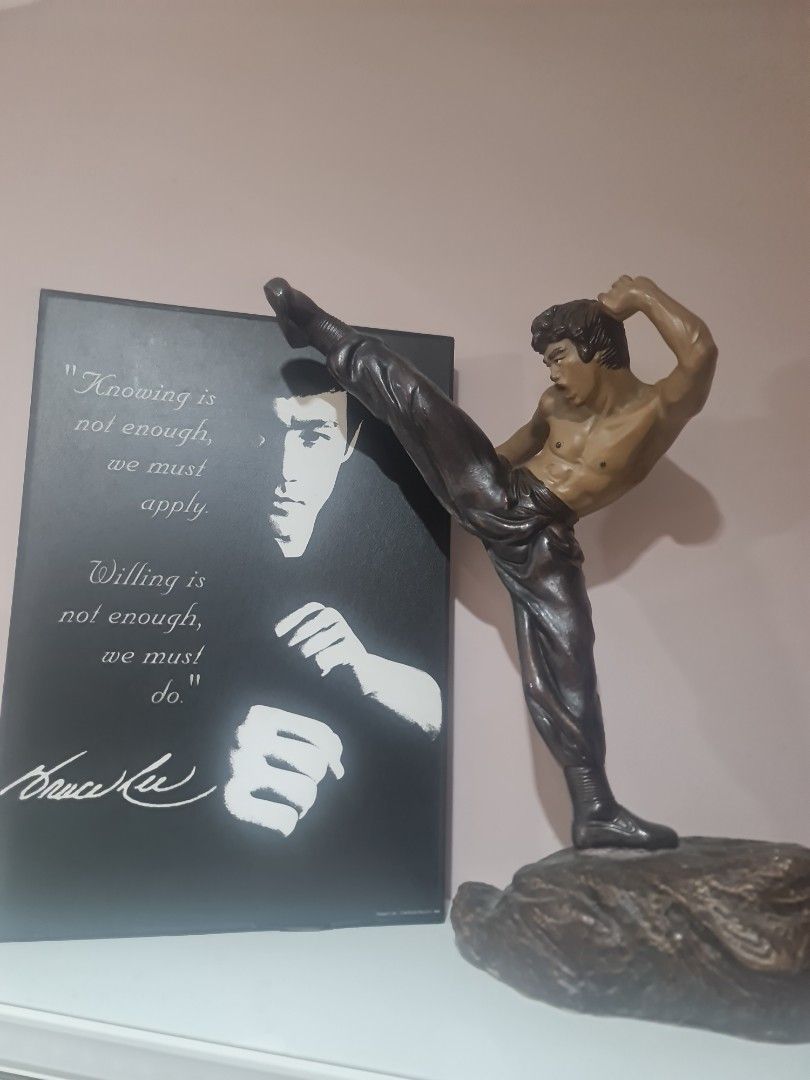 Bruce Lee statue (Category: Toy Figures) located in Singapore. Submitted by a.kong (Listing ID 1446563607, Image 1). Description: A very good statue of Bruce Lee in Kicking stance. Measurement 17" (Ht) by 12 " (platform). Price is for the stature & poster..